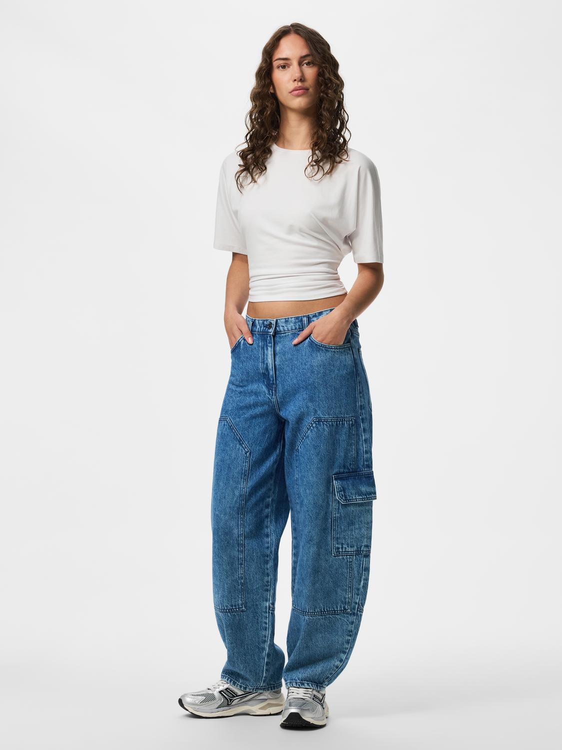 model_shot-front_full